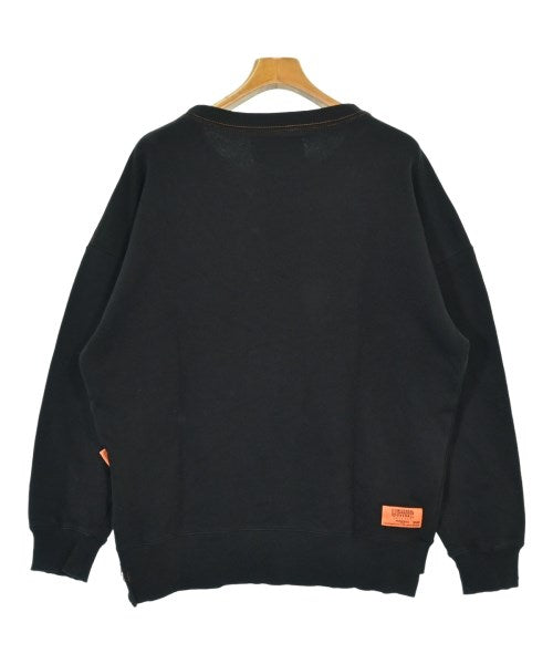 UNIVERSAL OVERALL เสื้อสเวตเตอร์