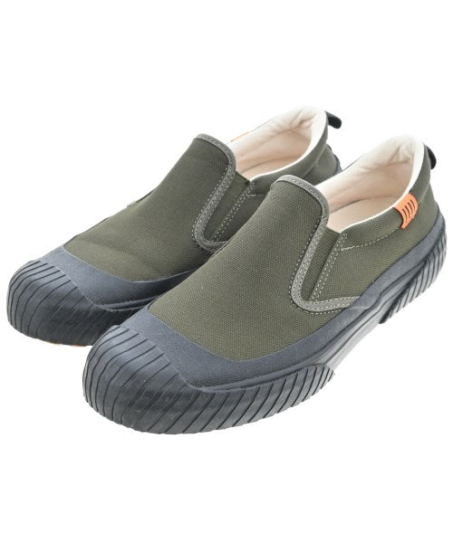 UNIVERSAL OVERALL รองเท้าผ้าใบ