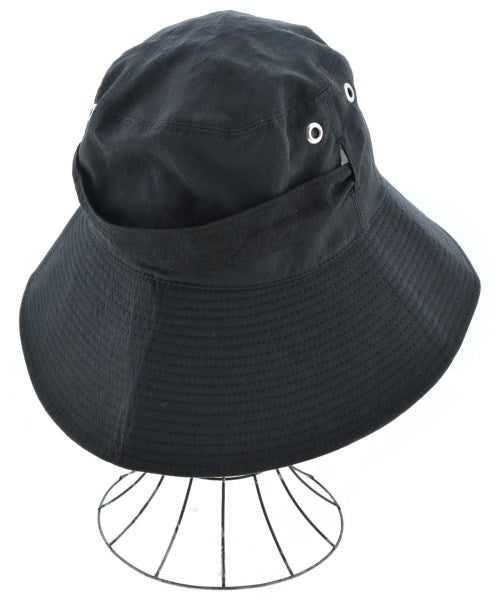 La Maison de Lyllis หมวก