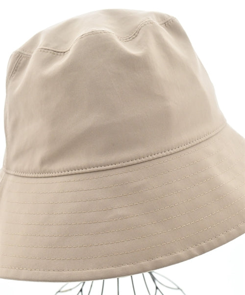 La Maison de Lyllis หมวก