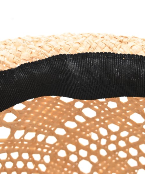 La Maison de Lyllis หมวก