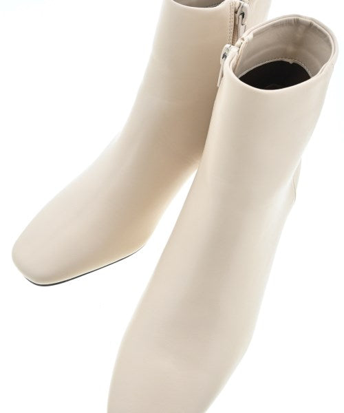 Chiaki Katagiri รองเท้าบูท