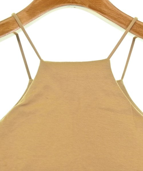 Uhr เสื้อสายเดี่ยว