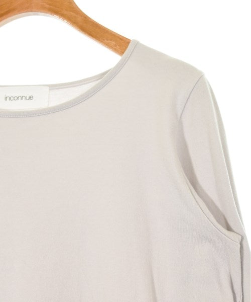 inconnue เสื้อยืด/เสื้อท็อปส์