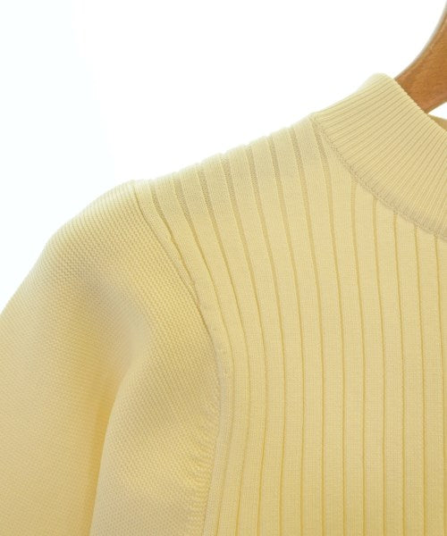 Lilly Lynque เสื้อกันหนาว