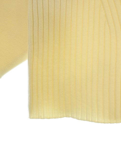 Lilly Lynque เสื้อกันหนาว