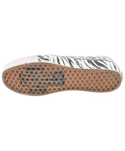 Aries รองเท้าผ้าใบ