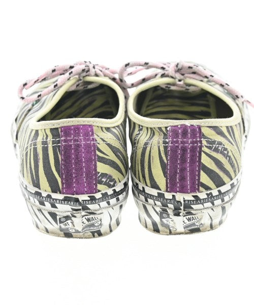 Aries รองเท้าผ้าใบ