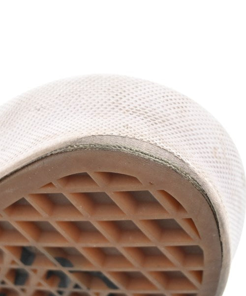 Aries รองเท้าผ้าใบ