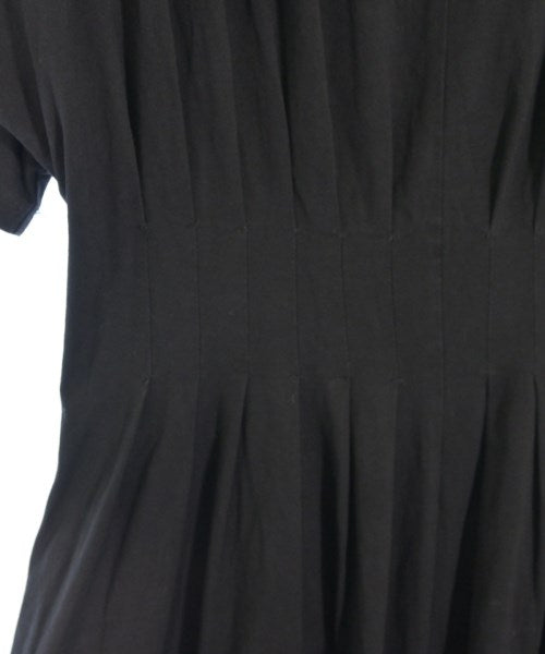 L'armoire de luxe ชุดเดรส