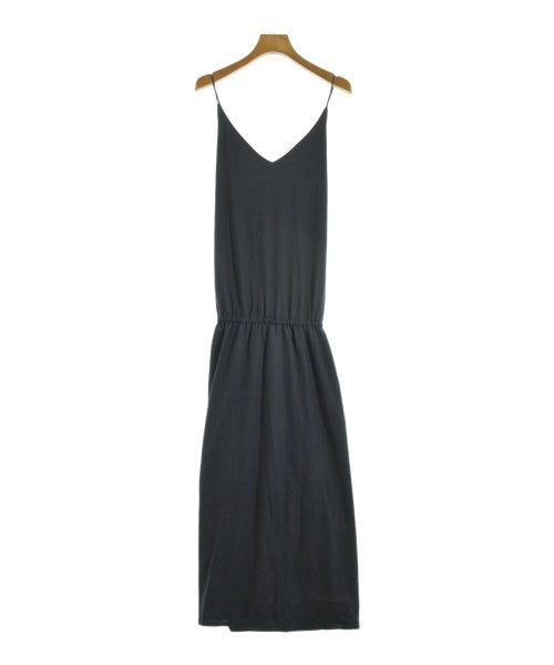 Le pivot ชุดเดรส