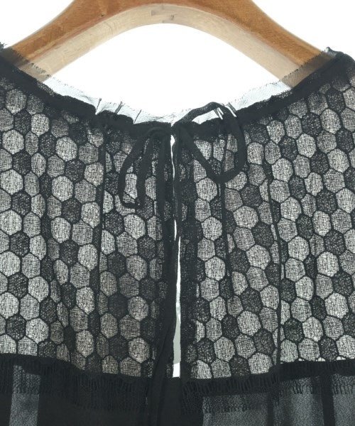 L'UNE เสื้อสตรี