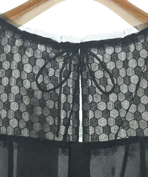 L'UNE เสื้อสตรี