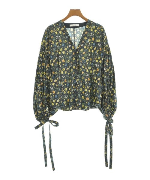 L'UNE เสื้อสตรี