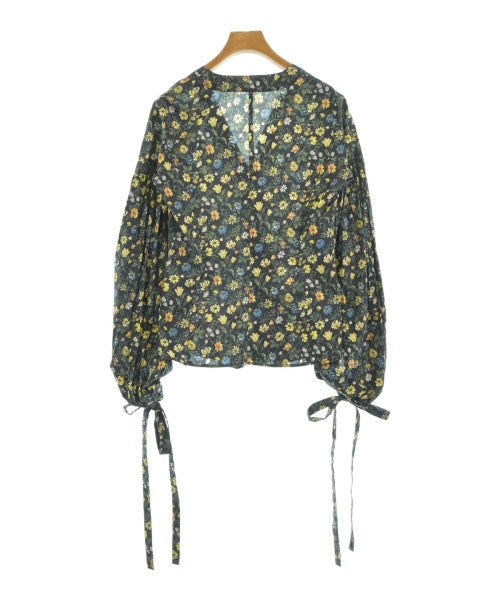 L'UNE เสื้อสตรี