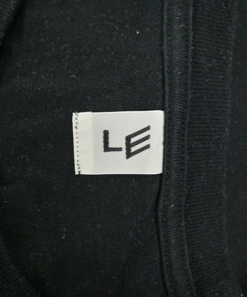 LE เสื้อยืด/เสื้อท็อปส์