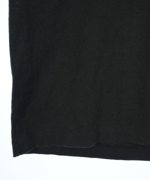 LE เสื้อยืด/เสื้อท็อปส์