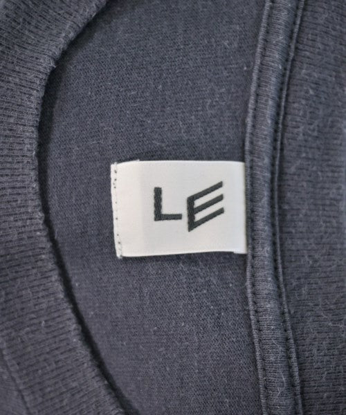 LE เสื้อยืด/เสื้อท็อปส์