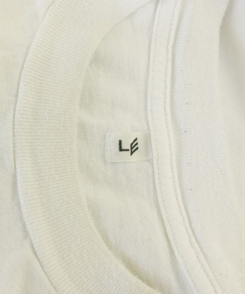 LE เสื้อยืด/เสื้อท็อปส์