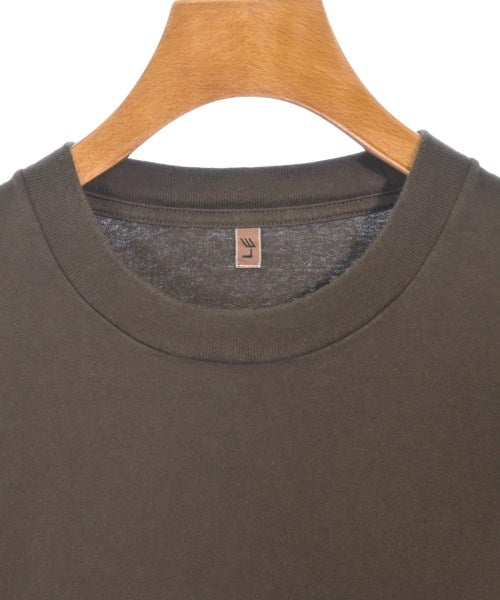 LE เสื้อยืด/เสื้อท็อปส์