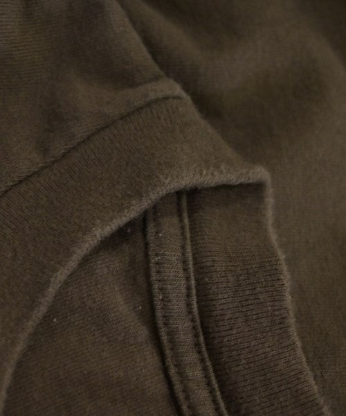 LE เสื้อยืด/เสื้อท็อปส์