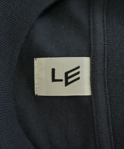 LE เสื้อยืด/เสื้อท็อปส์