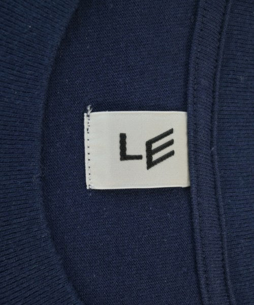 LE เสื้อยืด/เสื้อท็อปส์