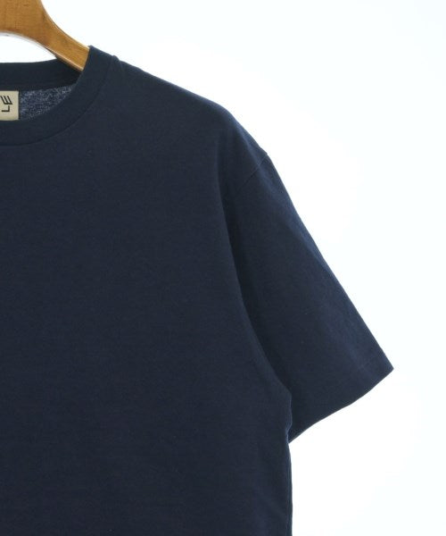 LE เสื้อยืด/เสื้อท็อปส์