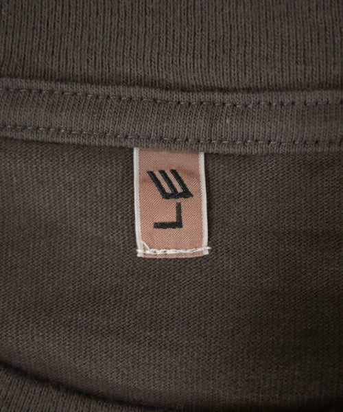 LE เสื้อยืด/เสื้อท็อปส์