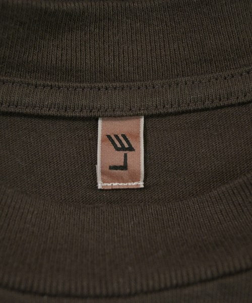 LE เสื้อยืด/เสื้อท็อปส์