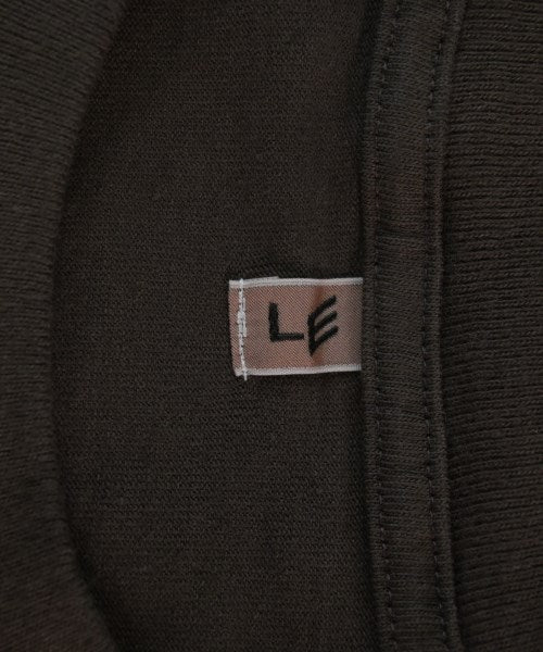 LE เสื้อยืด/เสื้อท็อปส์