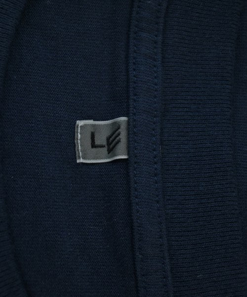 LE เสื้อยืด/เสื้อท็อปส์