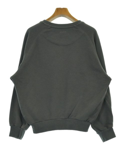 GUESS เสื้อยืด/เสื้อท็อปส์