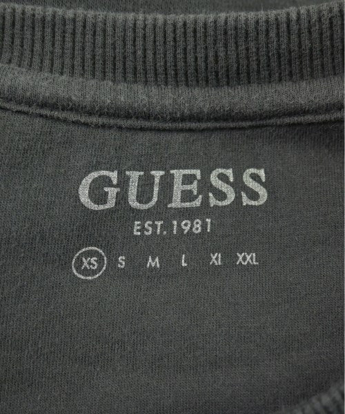 GUESS เสื้อยืด/เสื้อท็อปส์