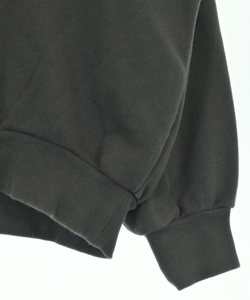 GUESS เสื้อยืด/เสื้อท็อปส์