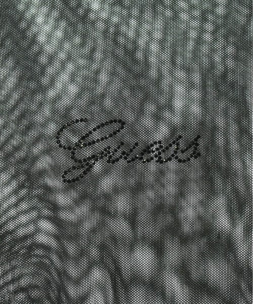 GUESS เสื้อยืด/เสื้อท็อปส์