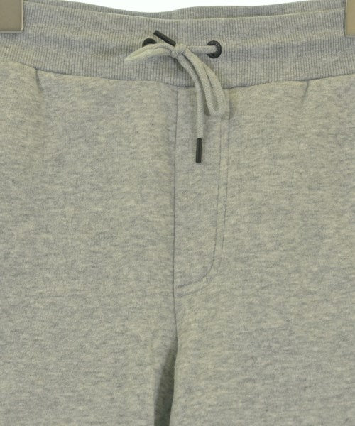 GUESS กางเกงขาสั้น