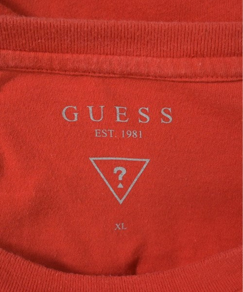 GUESS เสื้อยืด/เสื้อท็อปส์