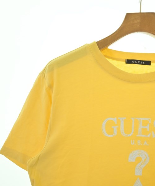 GUESS เสื้อยืด/เสื้อท็อปส์