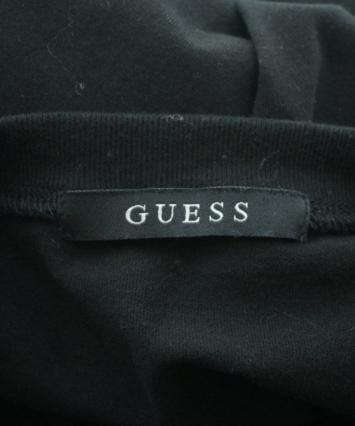 GUESS เสื้อยืด/เสื้อท็อปส์