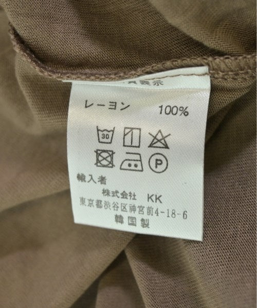 SOFT  เสื้อยืด/เสื้อท็อปส์