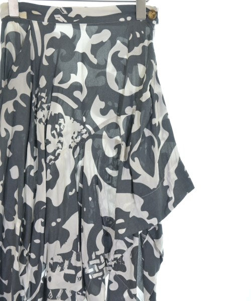 Vivienne Westwood กระโปรงยาวถึงเข่า
