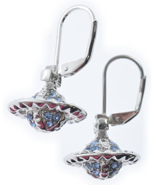 Vivienne Westwood เจาะ