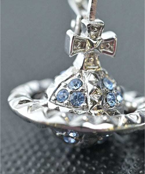 Vivienne Westwood เจาะ