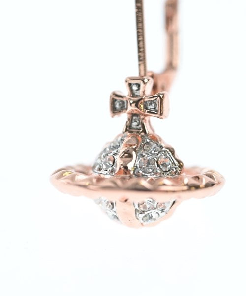 Vivienne Westwood เจาะ