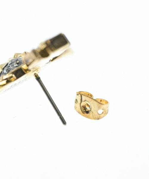 Vivienne Westwood เจาะ