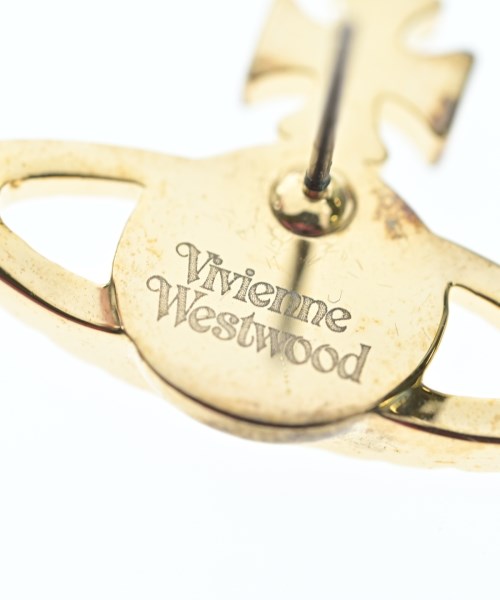 Vivienne Westwood เจาะ