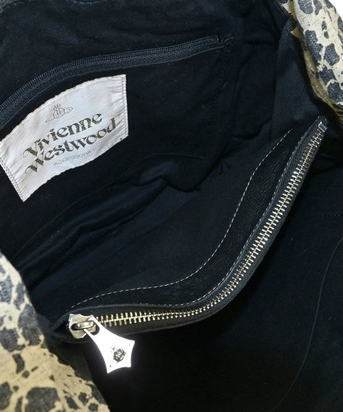 Vivienne Westwood กระเป๋าถือขนาดใหญ่