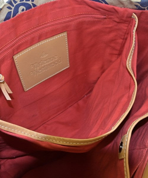 Vivienne Westwood กระเป๋าถือขนาดใหญ่