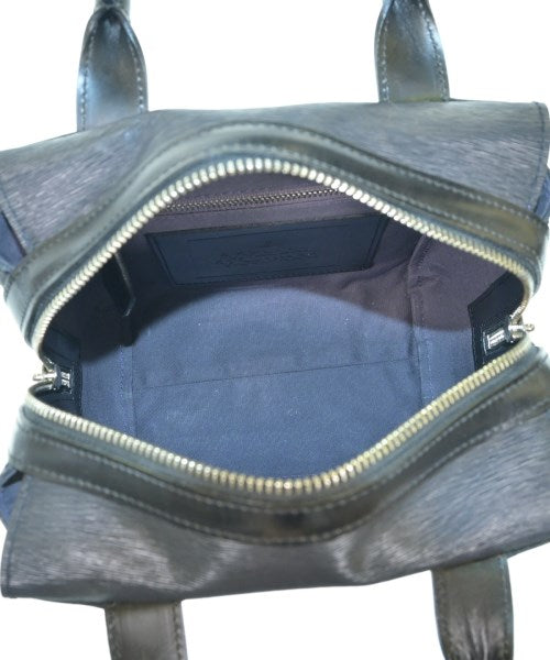 Vivienne Westwood กระเป๋าถือขนาดใหญ่